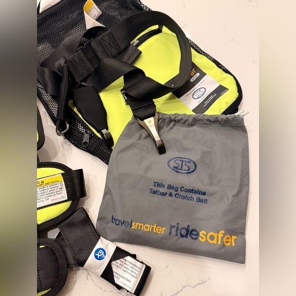 XS RideSafer Travel Vest - Picture 6 of 7